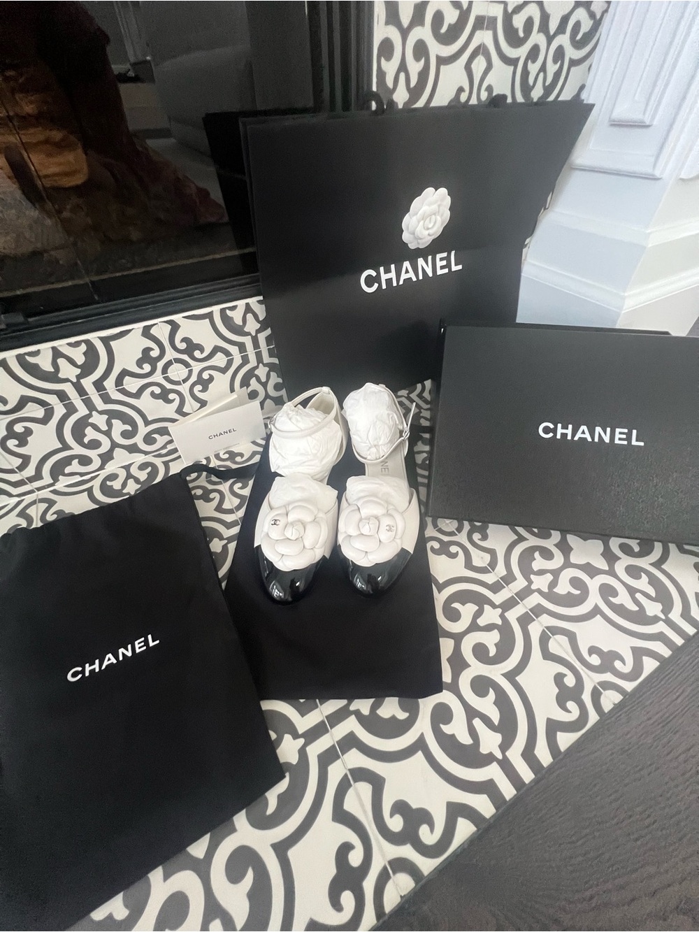 NEW CHANEL White Leather Camellia Mary Jane Mules with Black Cap Toe - Picture 12 of 12